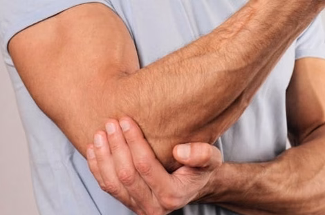 Douleur musculaire dans le bras : quand consulter ?